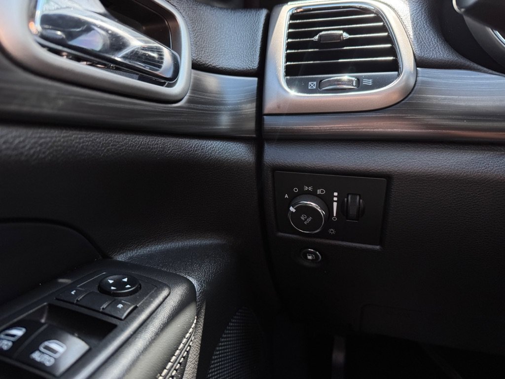 Used 2019 Jeep Grand Cherokee Altitude AWD/4WD image 16