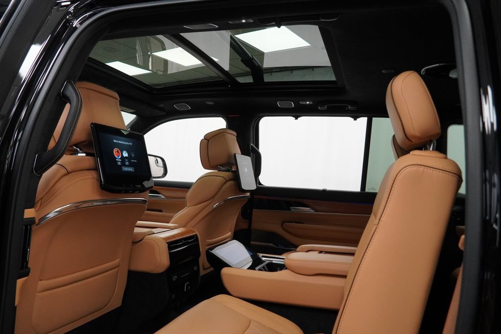 Certified 2024 Jeep Grand Wagoneer Series III w/ Rear Seat Video Group 1 AWD/4WD image 23