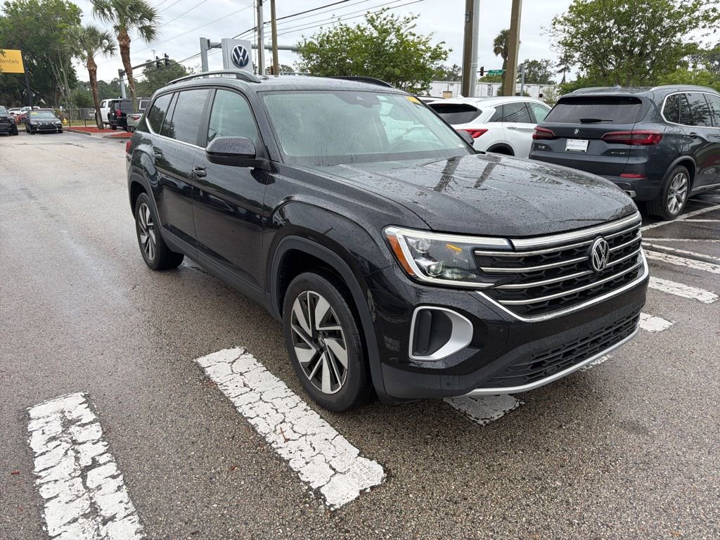 Used 2024 Volkswagen Atlas SE w/ Panoramic Sunroof Package FWD image 13