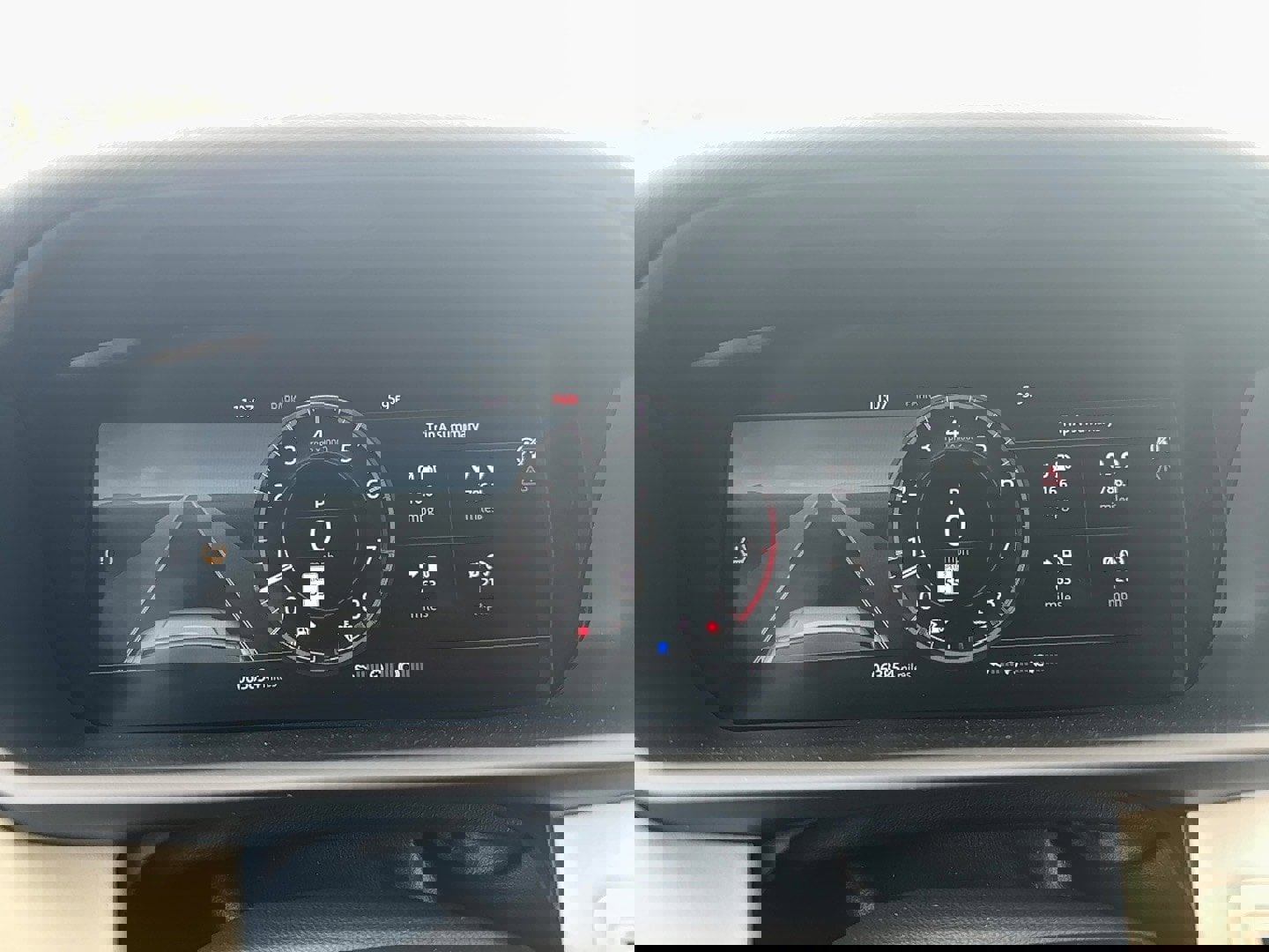 Used 2018 Land Rover Discovery HSE image 14