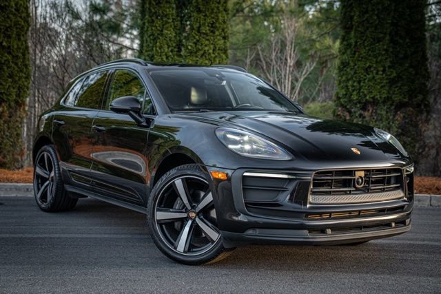 Used 2023 Porsche Macan Turbo image 5