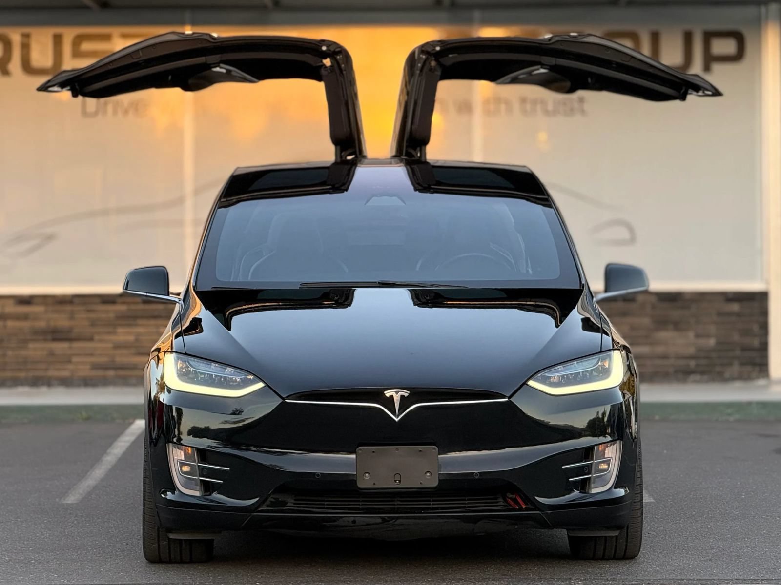 Used 2017 Tesla Model X 100D AWD/4WD image 2