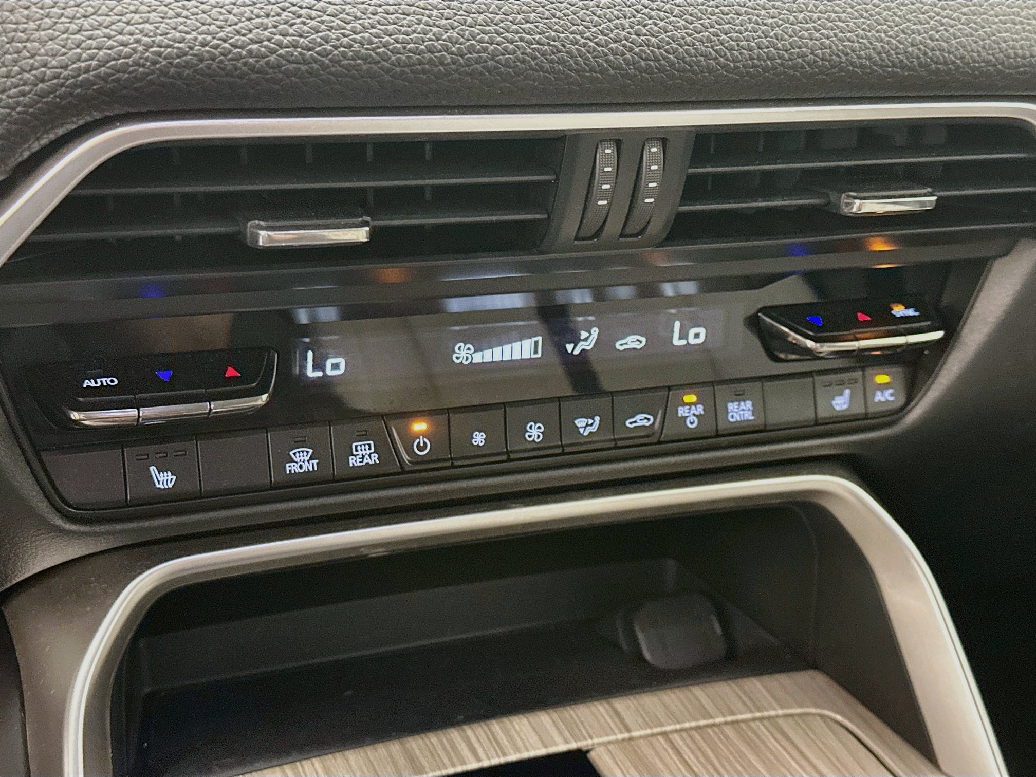Used 2024 MAZDA CX-90 Plug-In Hybrid w/ Preferred AWD/4WD image 24