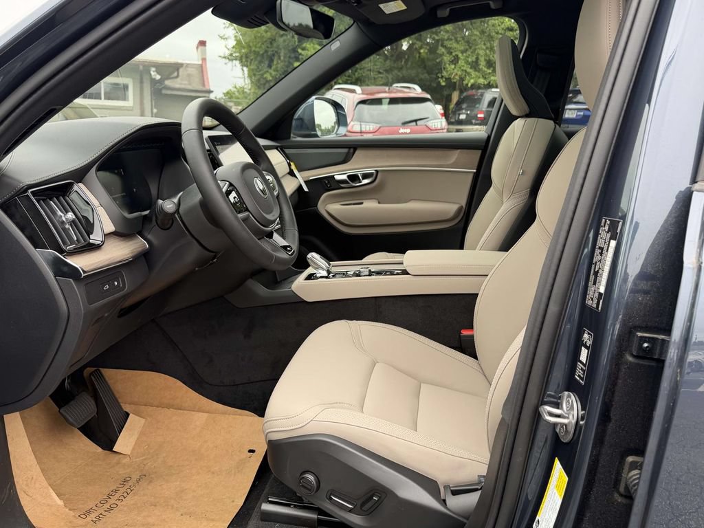 New 2026 Volvo XC90 T8 Plus w/ Protection Package AWD/4WD image 15