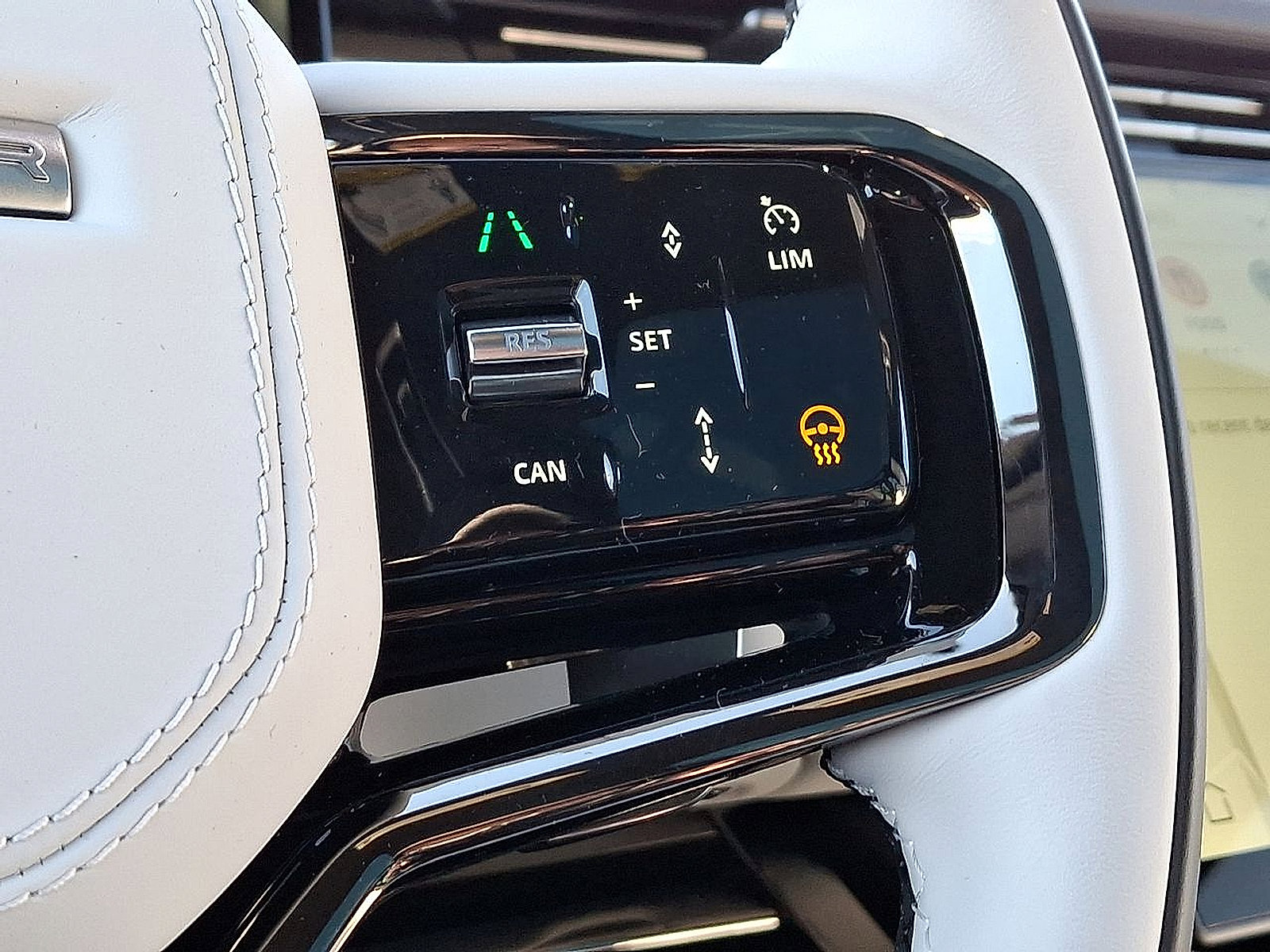 New 2025 Land Rover Range Rover Sport Dynamic SE AWD/4WD image 26