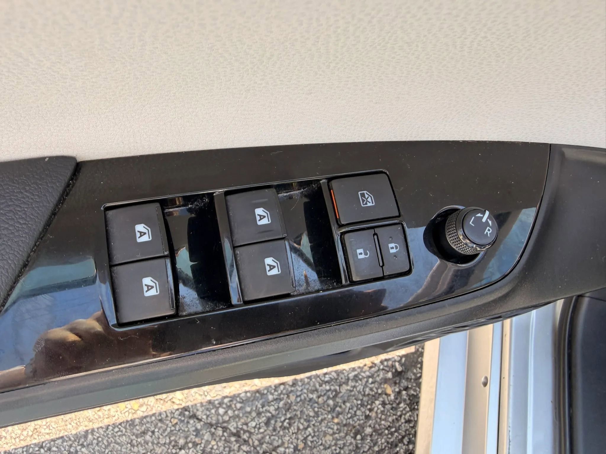 Used 2016 Toyota Prius Three w/ Advanced Technology Package FWD image 12