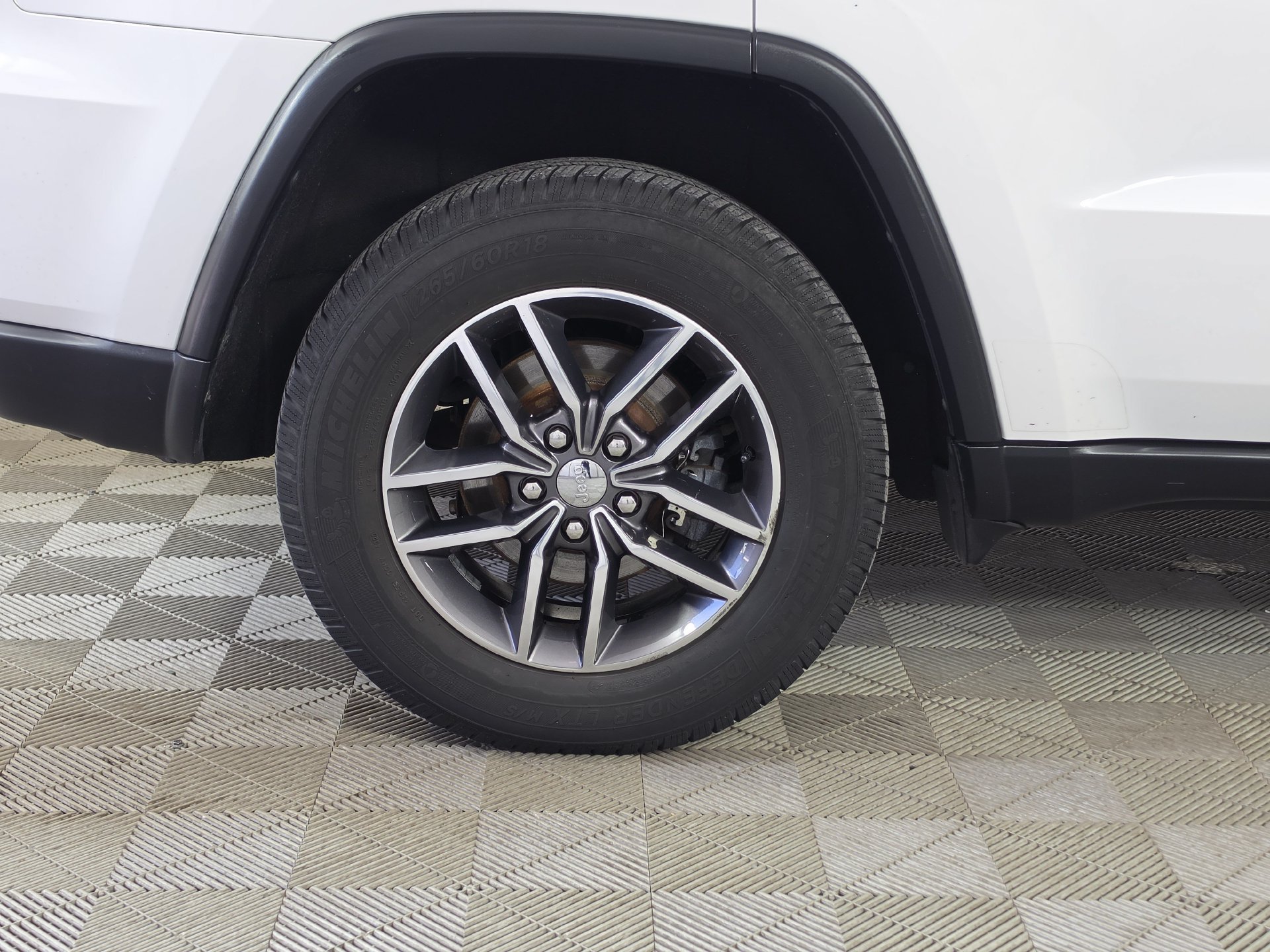 Used 2018 Jeep Grand Cherokee Limited w/ Luxury Group II AWD/4WD image 9