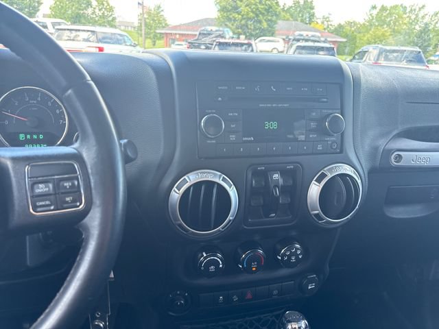 Used 2015 Jeep Wrangler Unlimited Rubicon w/ Connectivity Group AWD/4WD image 19