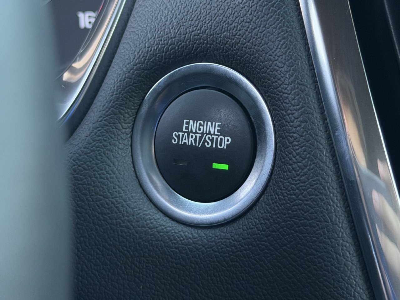 Used 2023 Chevrolet Traverse LT FWD image 19