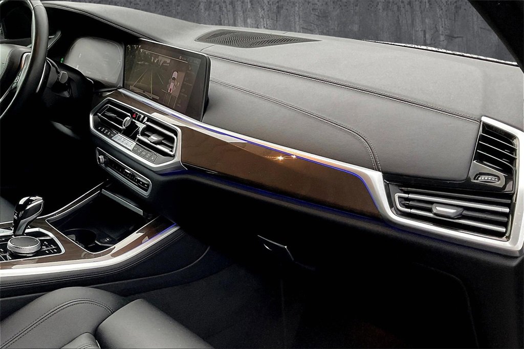 Used 2022 BMW X5 xDrive40i w/ Parking Assistance Package image 21