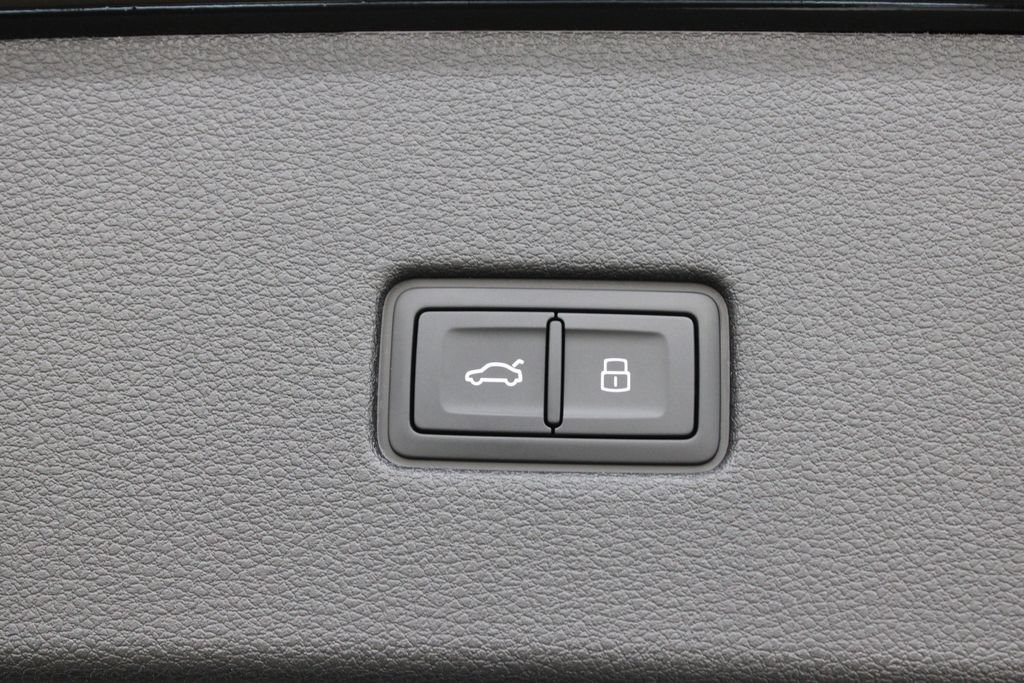 New 2026 Audi SQ8 Prestige AWD/4WD image 32