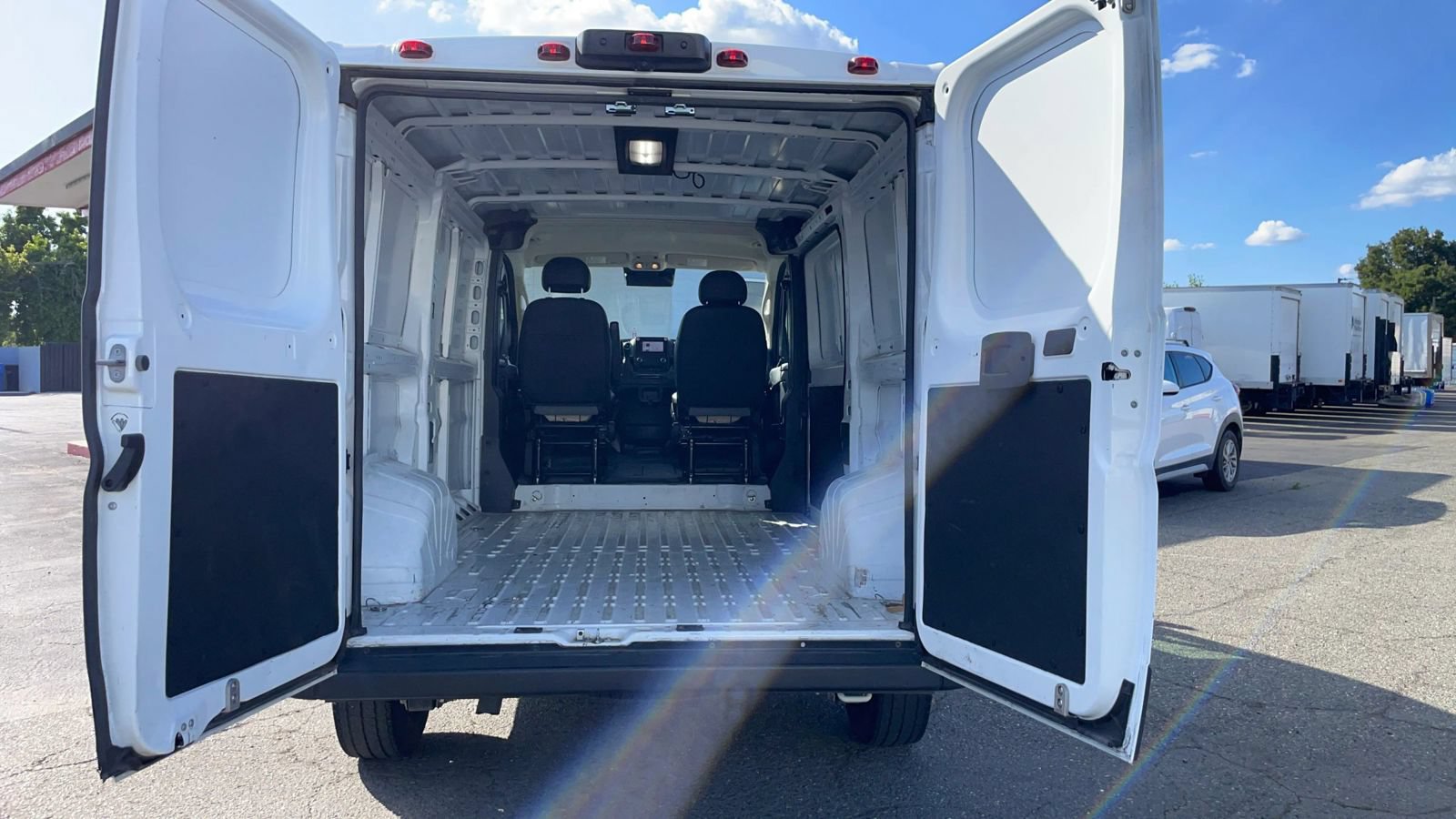 Used 2025 RAM ProMaster 2500 w/ Convenience Group FWD image 30