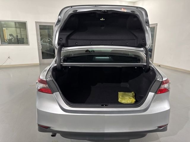 Used 2022 Toyota Camry LE image 11
