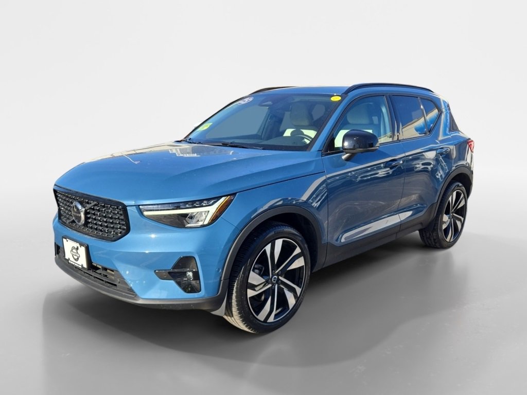 Certified 2023 Volvo XC40 B5 Plus w/ Driver Assist Package image 7