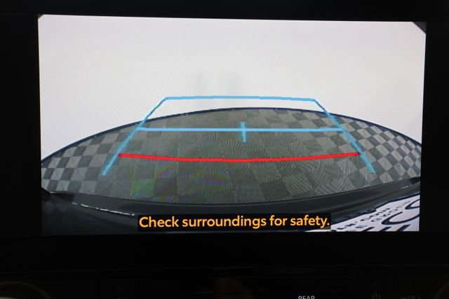 Used 2023 Toyota Highlander XLE image 17