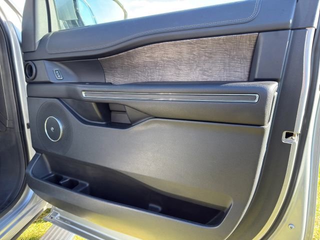 Used 2020 Ford Expedition Max Limited w/ Special Edition Package image 32