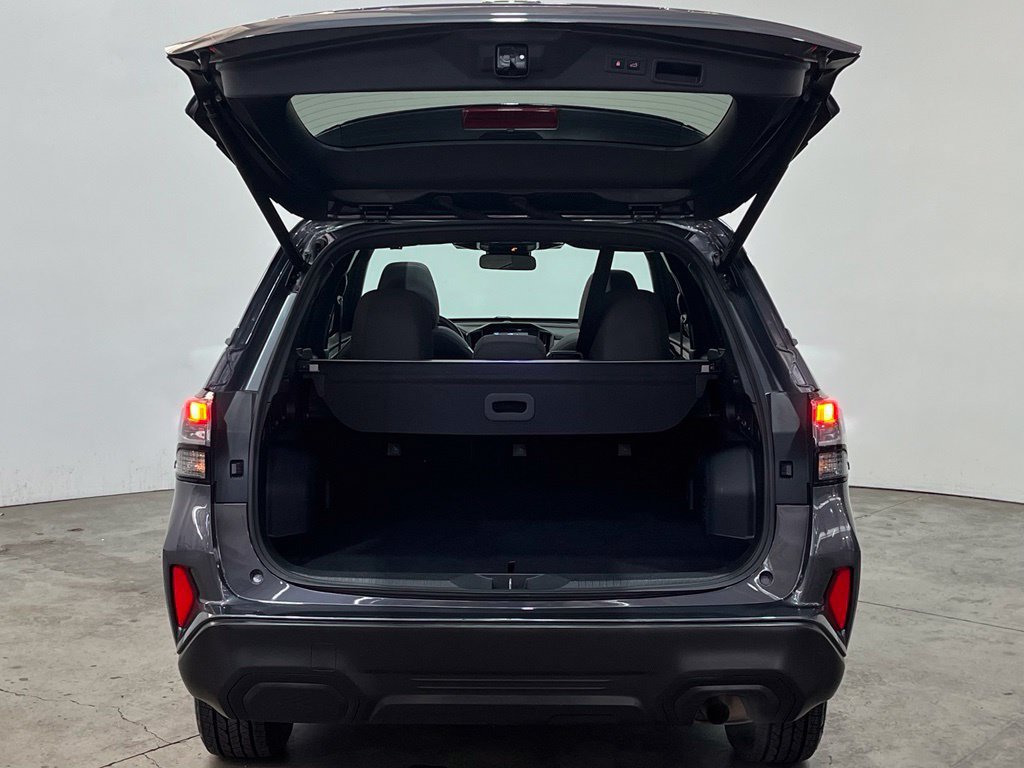 Used 2025 Subaru Forester Premium AWD/4WD image 12
