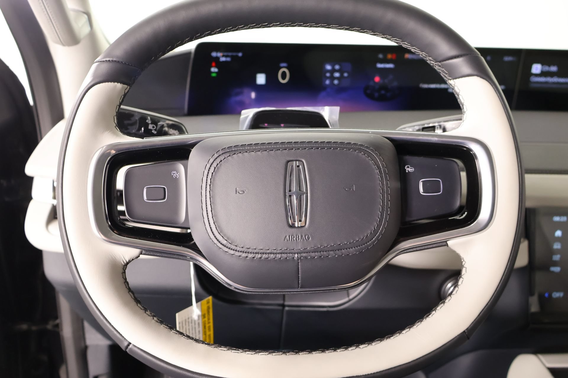 New 2026 Lincoln Navigator Premiere AWD/4WD image 3