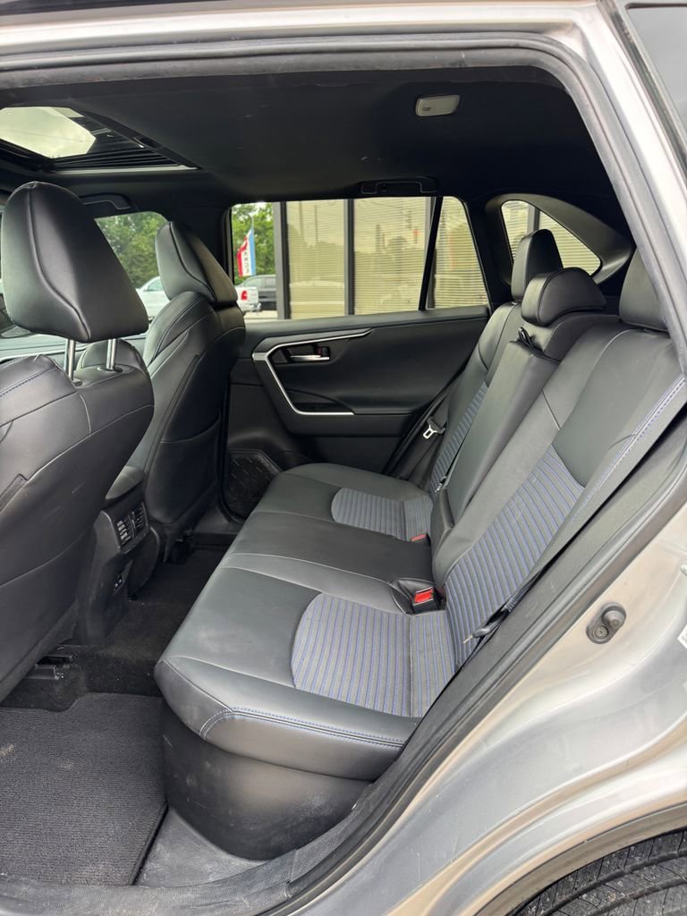 Used 2022 Toyota RAV4 XSE AWD/4WD image 17