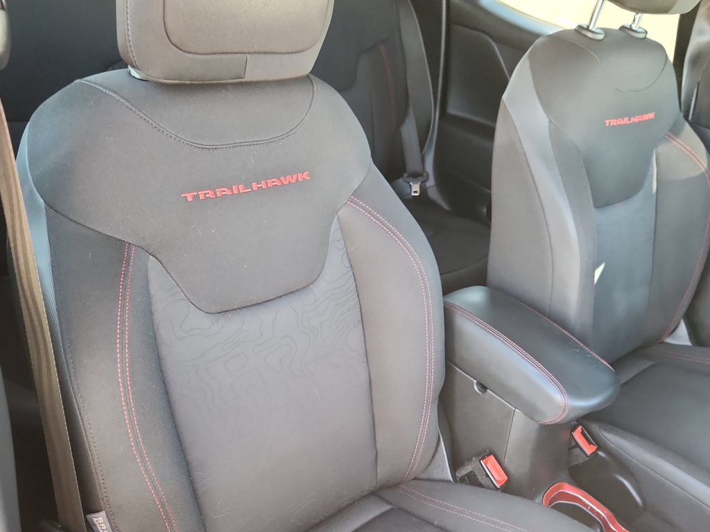 Used 2016 Jeep Renegade Trailhawk AWD/4WD image 13