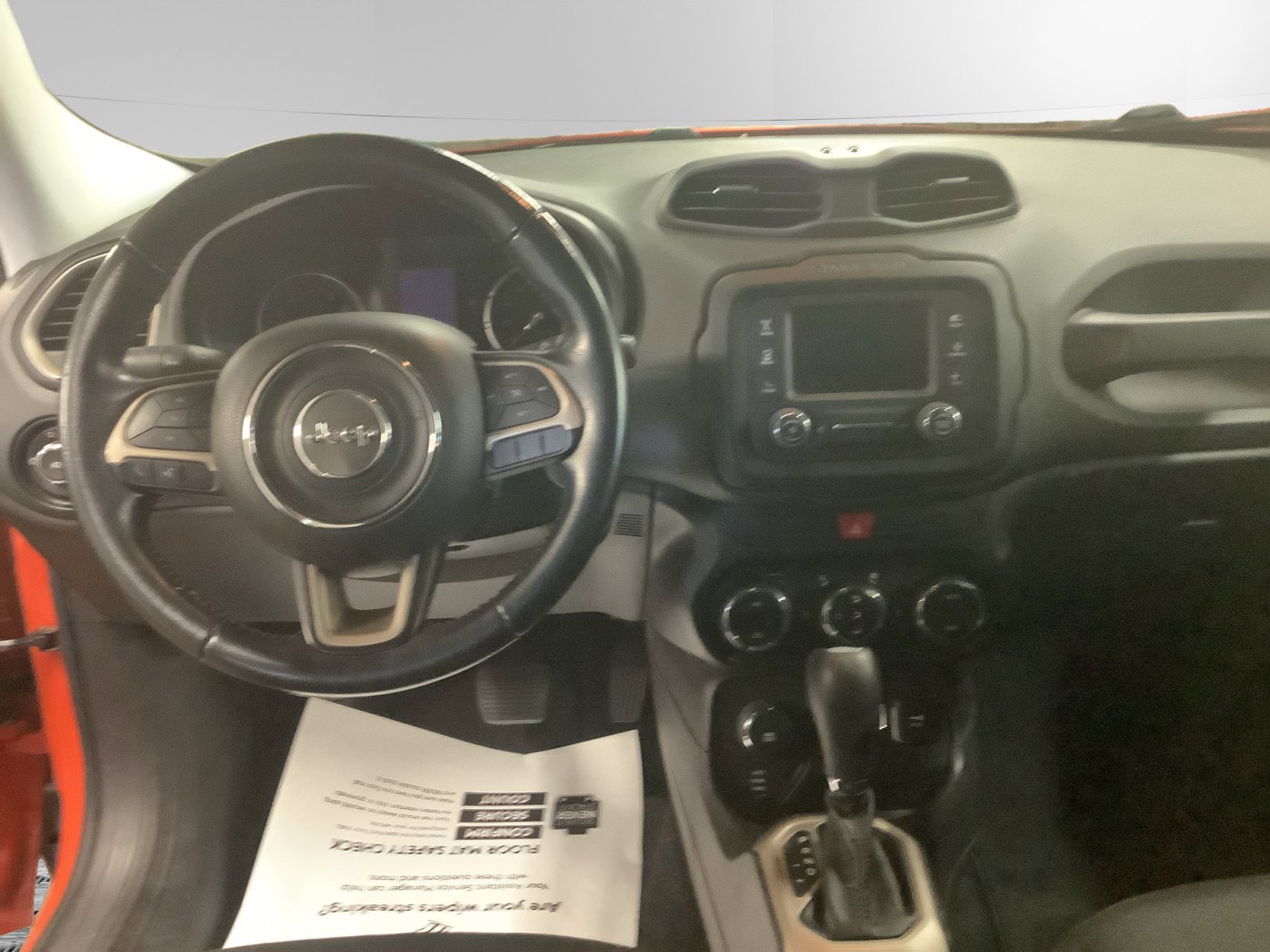 Used 2017 Jeep Renegade Latitude w/ Popular Equipment Group image 10