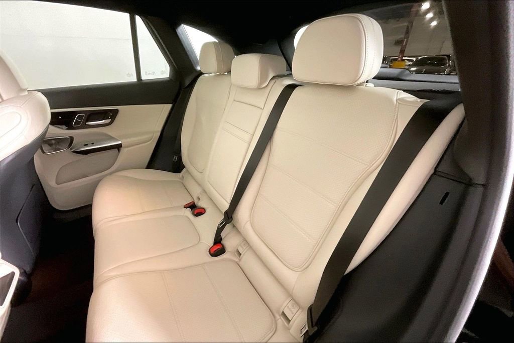 Used 2026 Mercedes-Benz GLC 300 4MATIC image 10