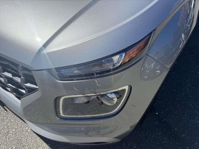 Used 2024 Hyundai Venue SEL FWD image 8