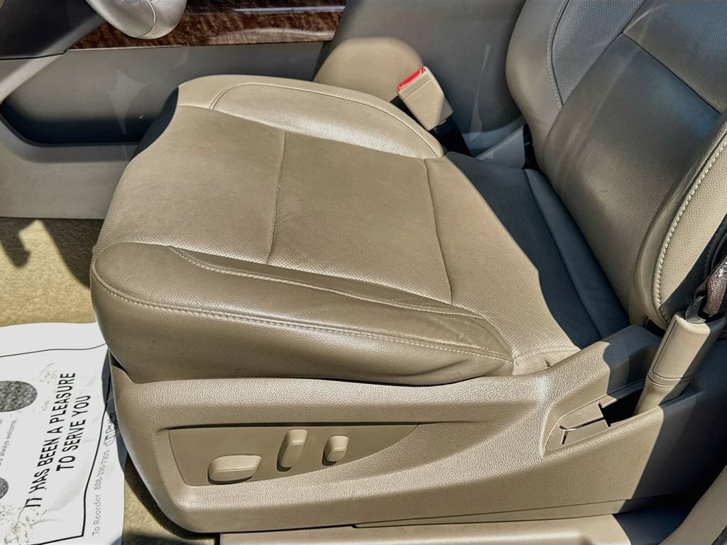 Used 2017 Chevrolet Suburban Premier RWD image 21
