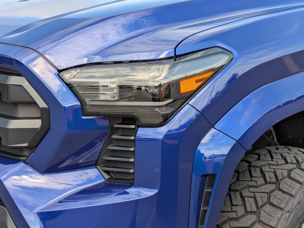 Used 2025 Toyota Tacoma SR5 AWD/4WD image 11