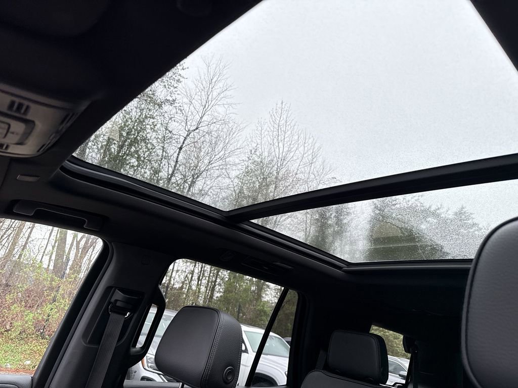 Used 2021 GMC Yukon Denali w/ Denali Premium Package image 16