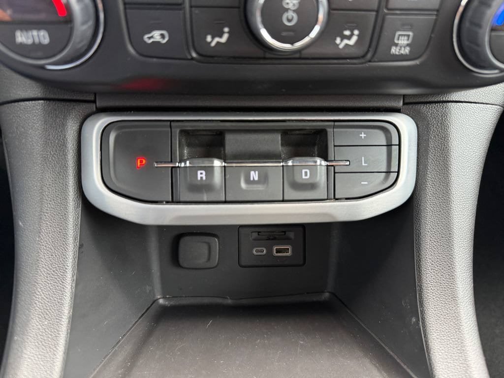 Used 2022 GMC Acadia SLT w/ Technology Package FWD image 22