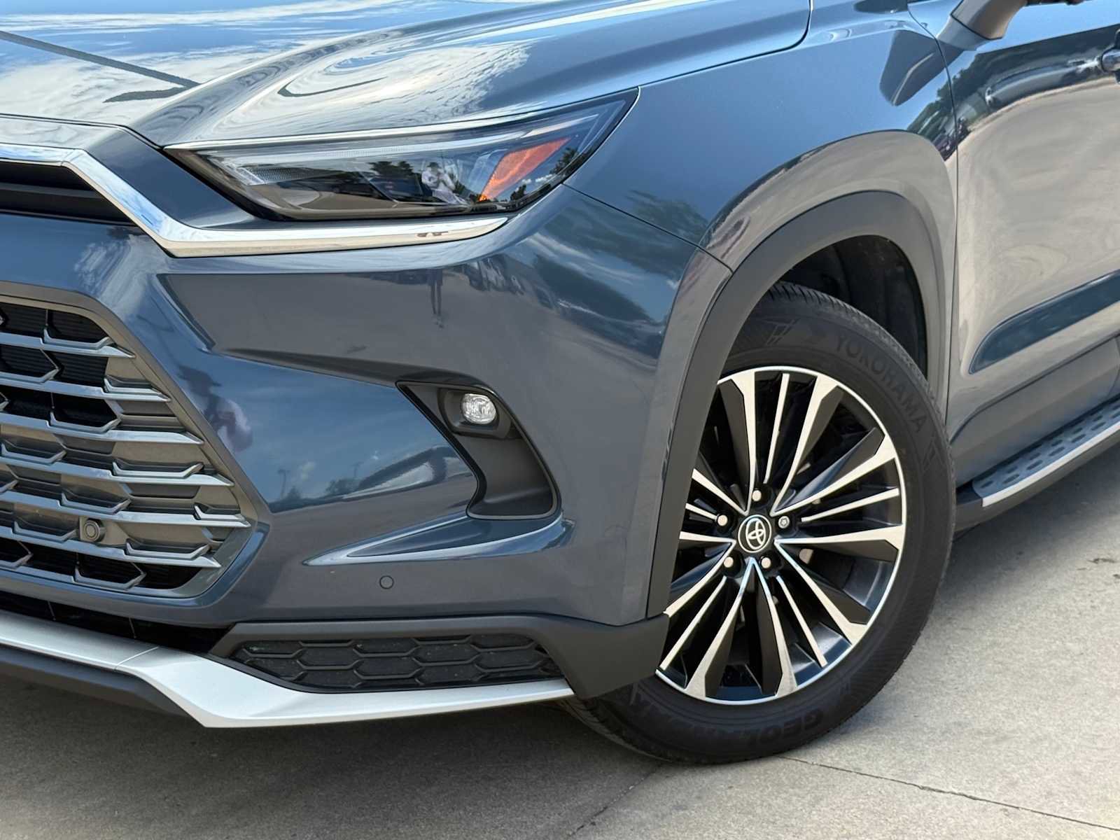 Used 2025 Toyota Grand Highlander AWD Hybrid image 3