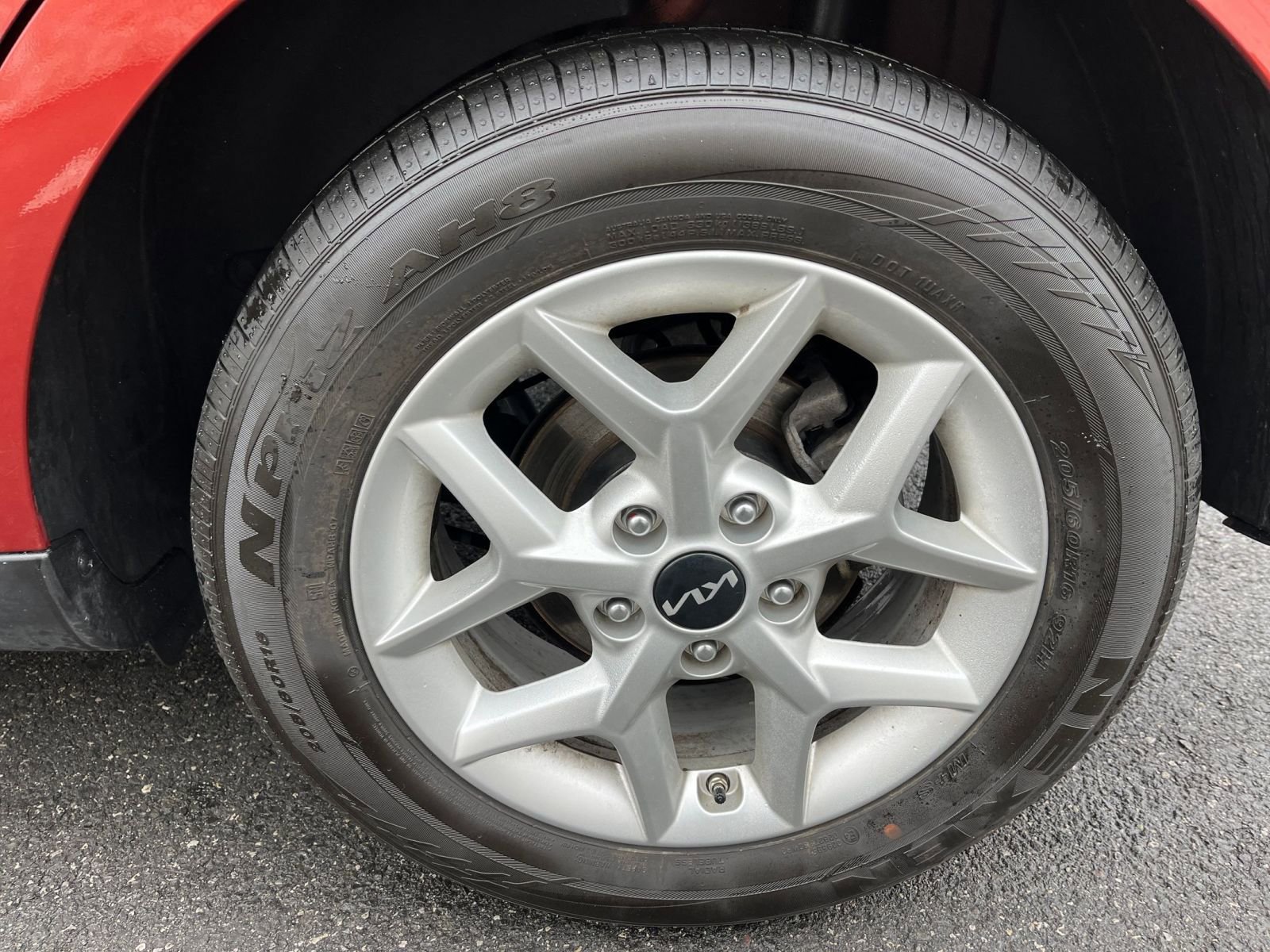 Used 2025 Kia Soul LX w/ LX Technology Package FWD image 28