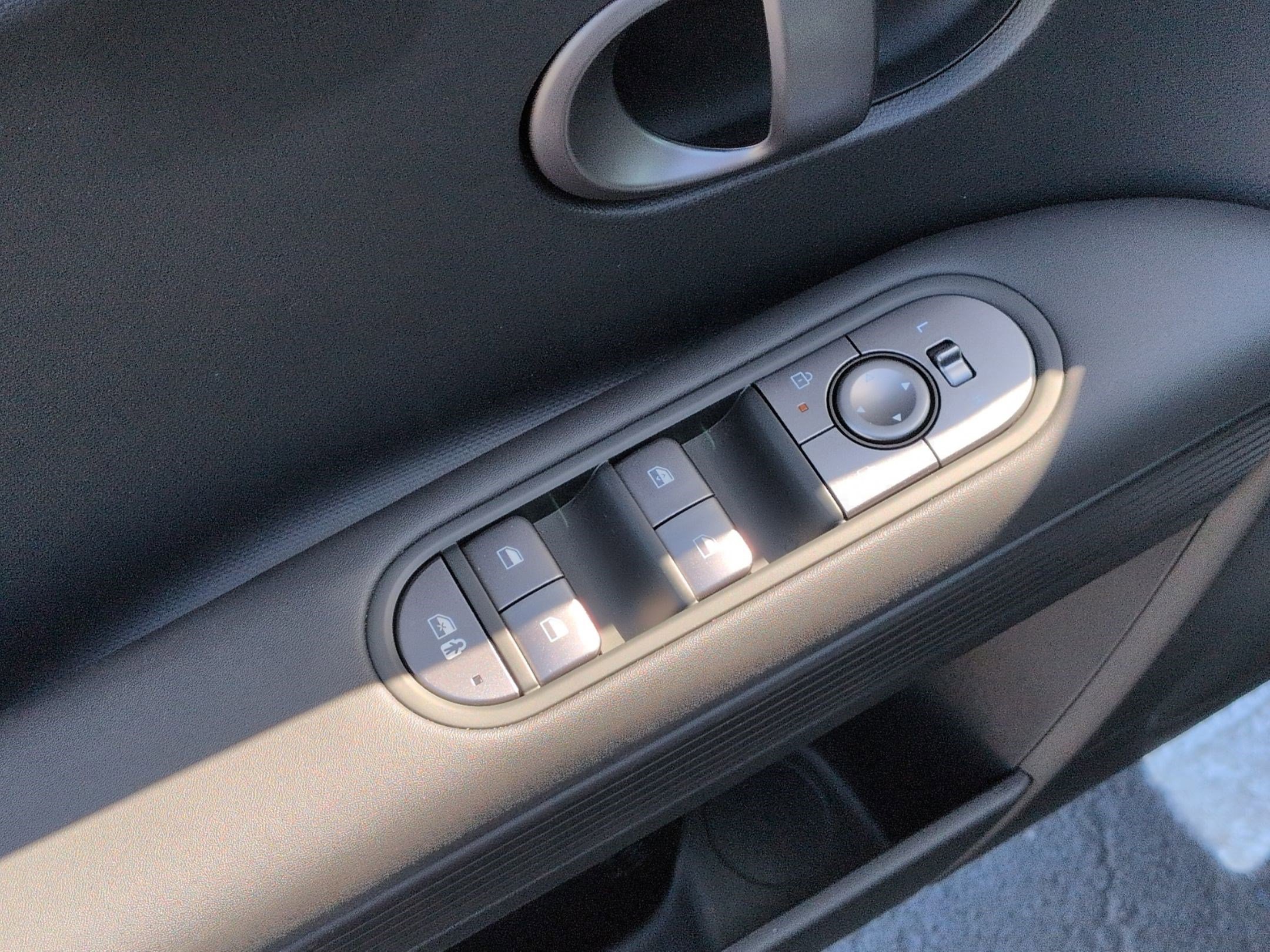 Used 2025 Hyundai Ioniq 5 SE image 15