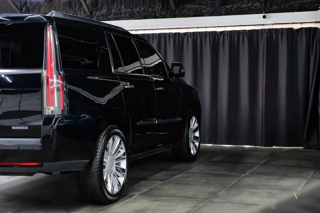 Used 2016 Cadillac Escalade Platinum RWD image 13
