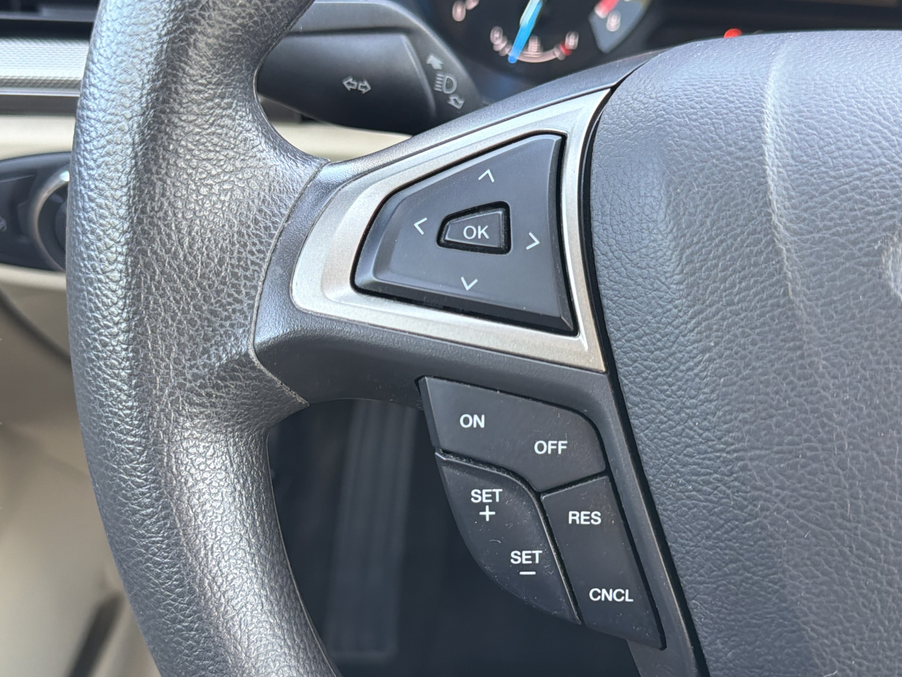 Used 2015 Ford Fusion SE FWD image 15