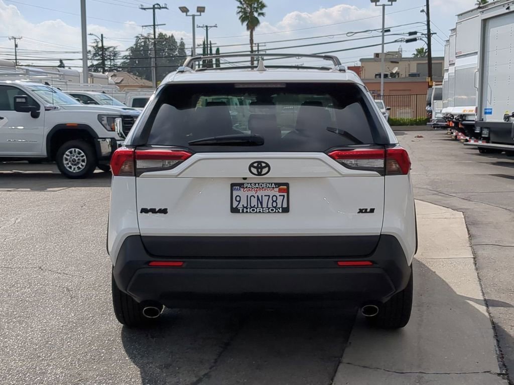 Used 2019 Toyota RAV4 XLE Premium w/ Carpet Mat Package FWD image 5