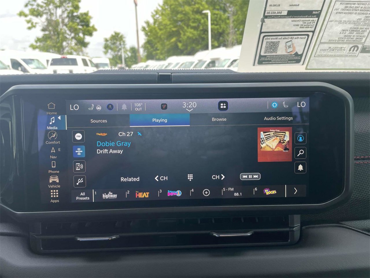 New 2025 Jeep Gladiator Rubicon image 17