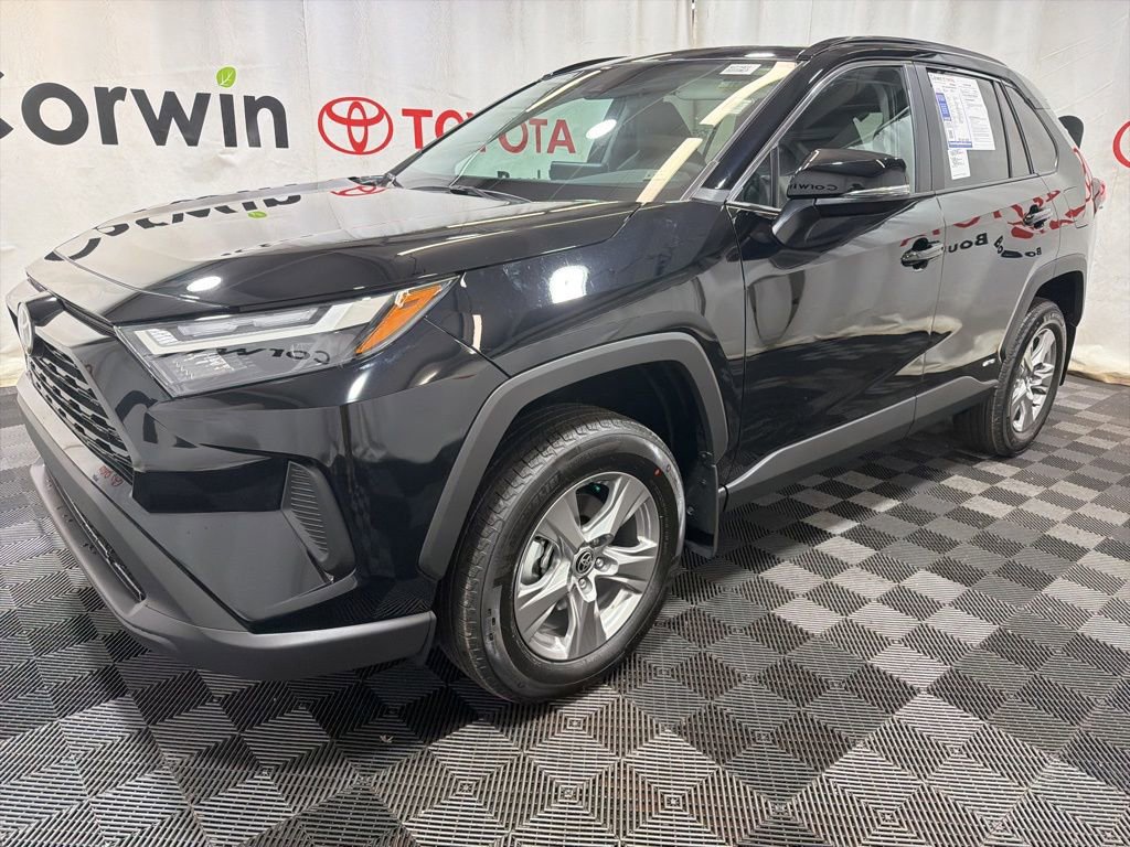 Used 2025 Toyota RAV4 XLE image 3
