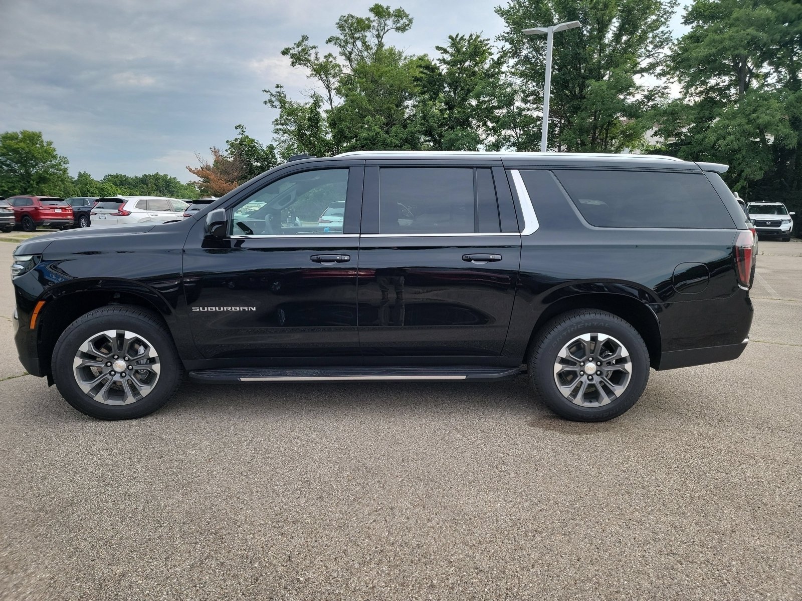 Used 2026 Chevrolet Suburban LS AWD/4WD image 4