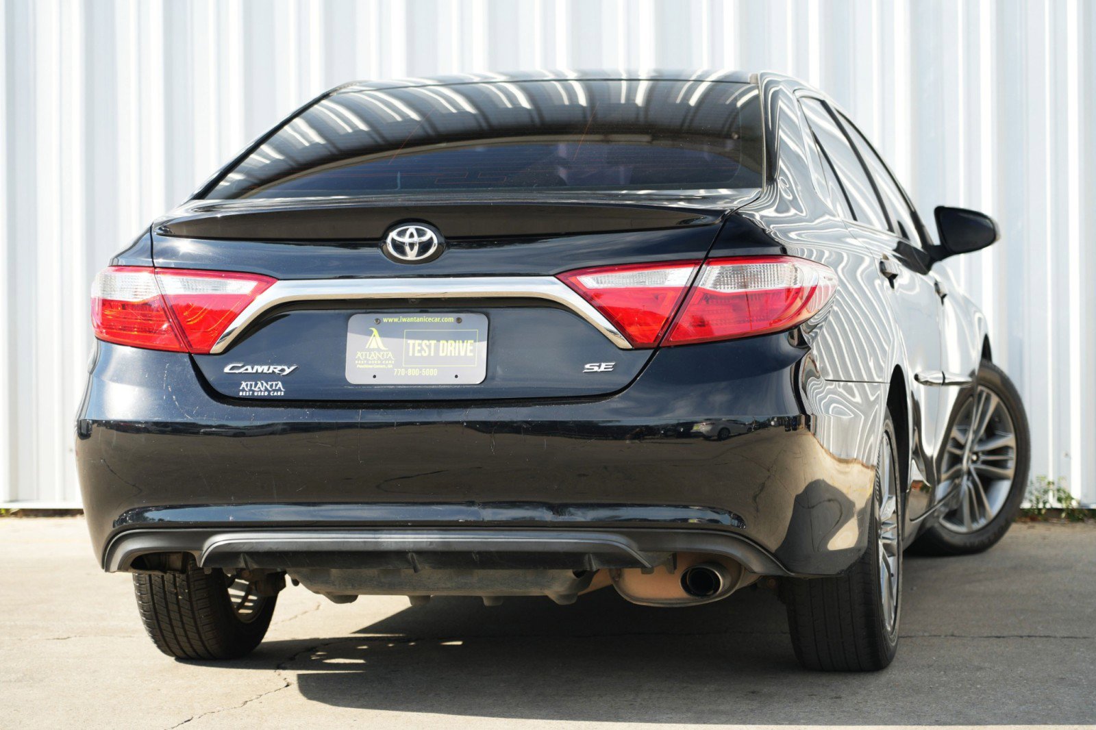 Used 2016 Toyota Camry SE image 4