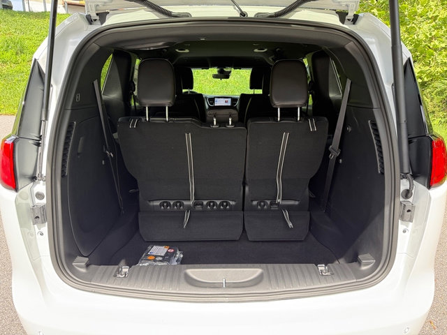 New 2026 Chrysler Voyager LX image 17