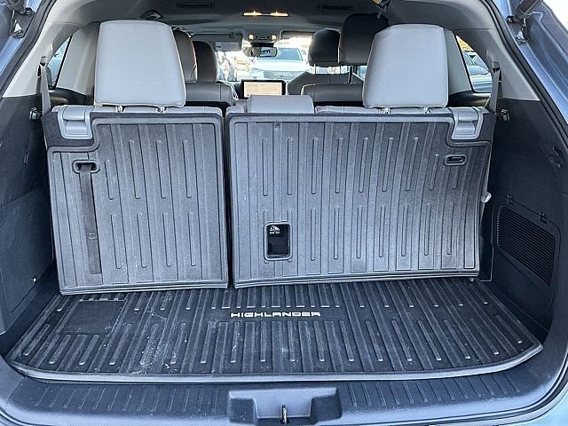 Used 2023 Toyota Highlander Limited image 19