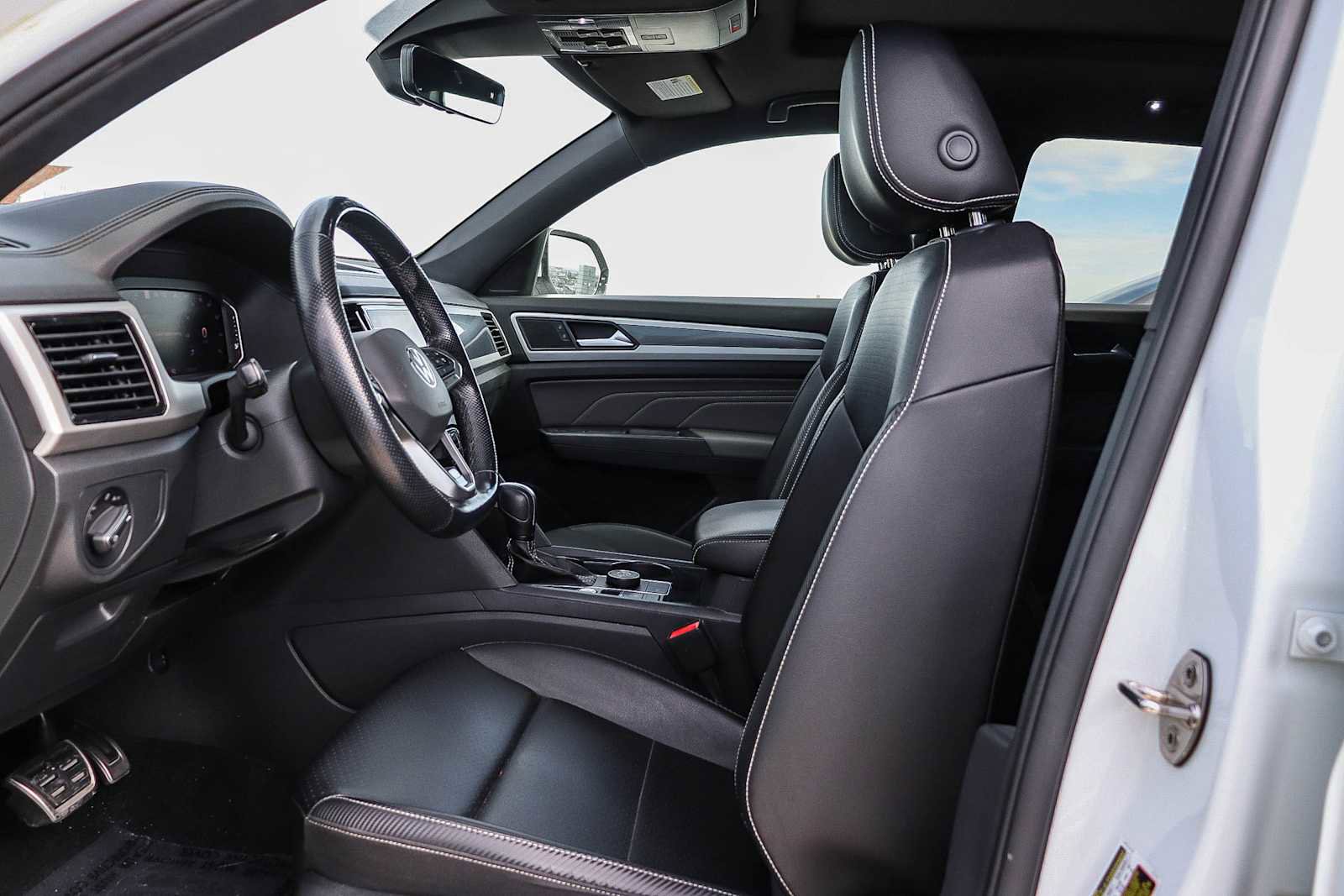 Used 2022 Volkswagen Atlas Cross Sport SEL R-Line image 18