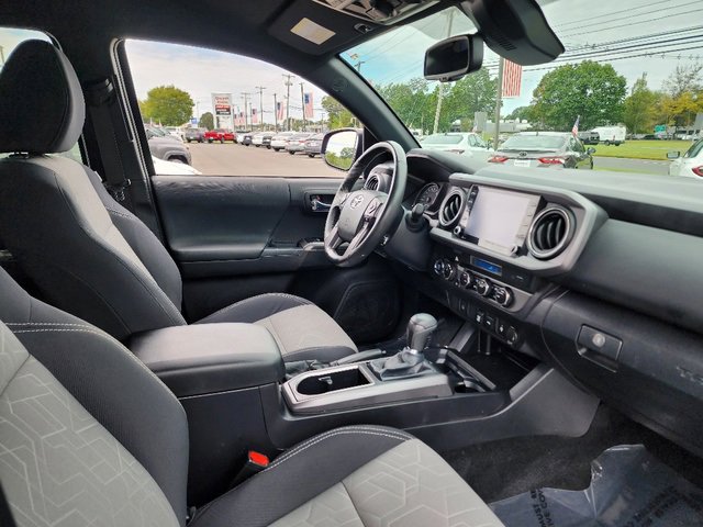 Used 2022 Toyota Tacoma TRD Off-Road image 11