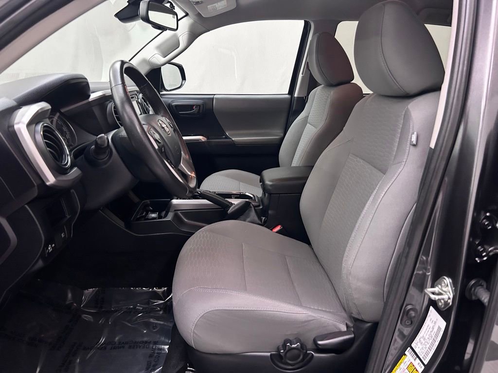 Used 2018 Toyota Tacoma SR5 AWD/4WD image 12