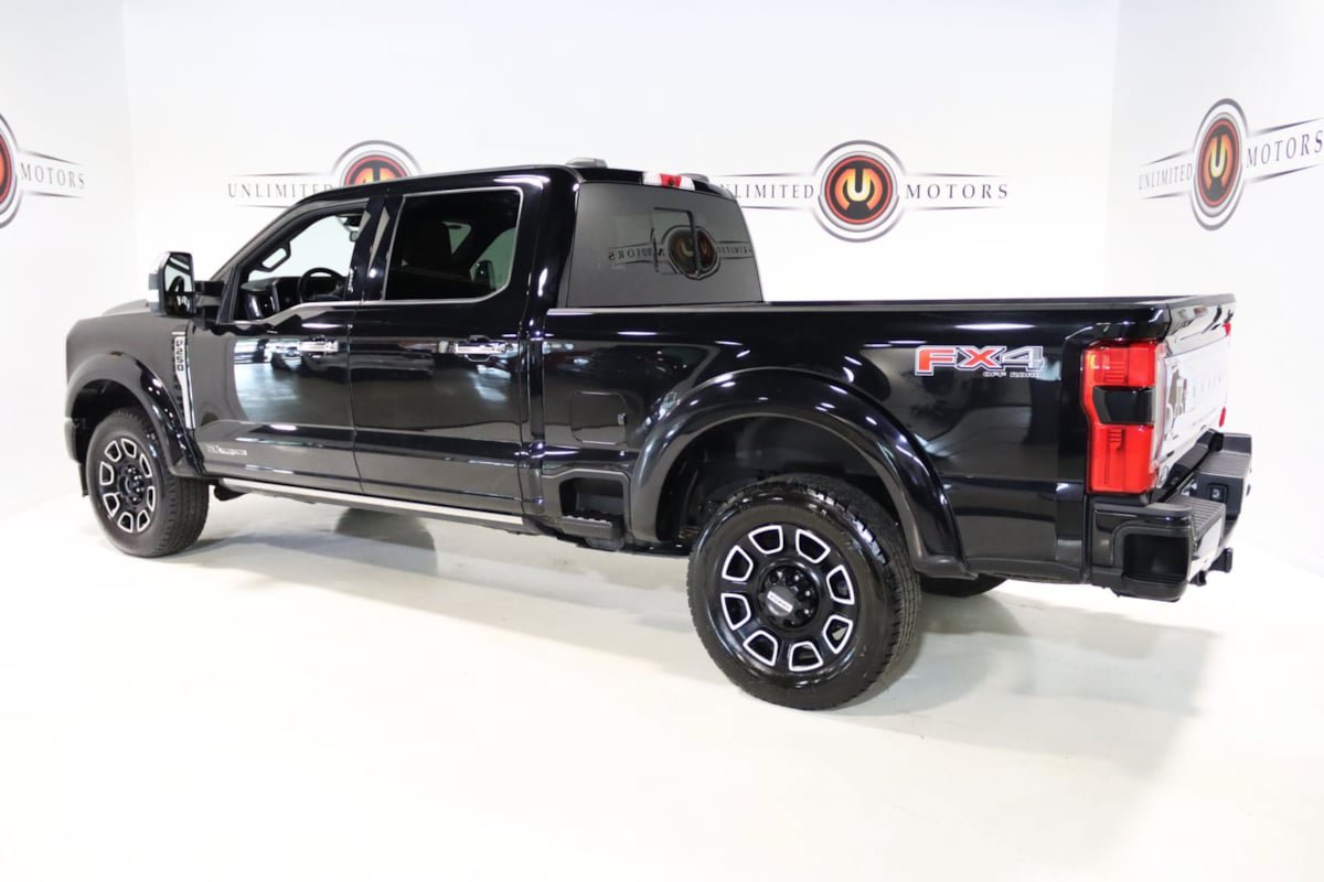 Used 2023 Ford F250 Platinum w/ FX4 Off-Road Package AWD/4WD image 3