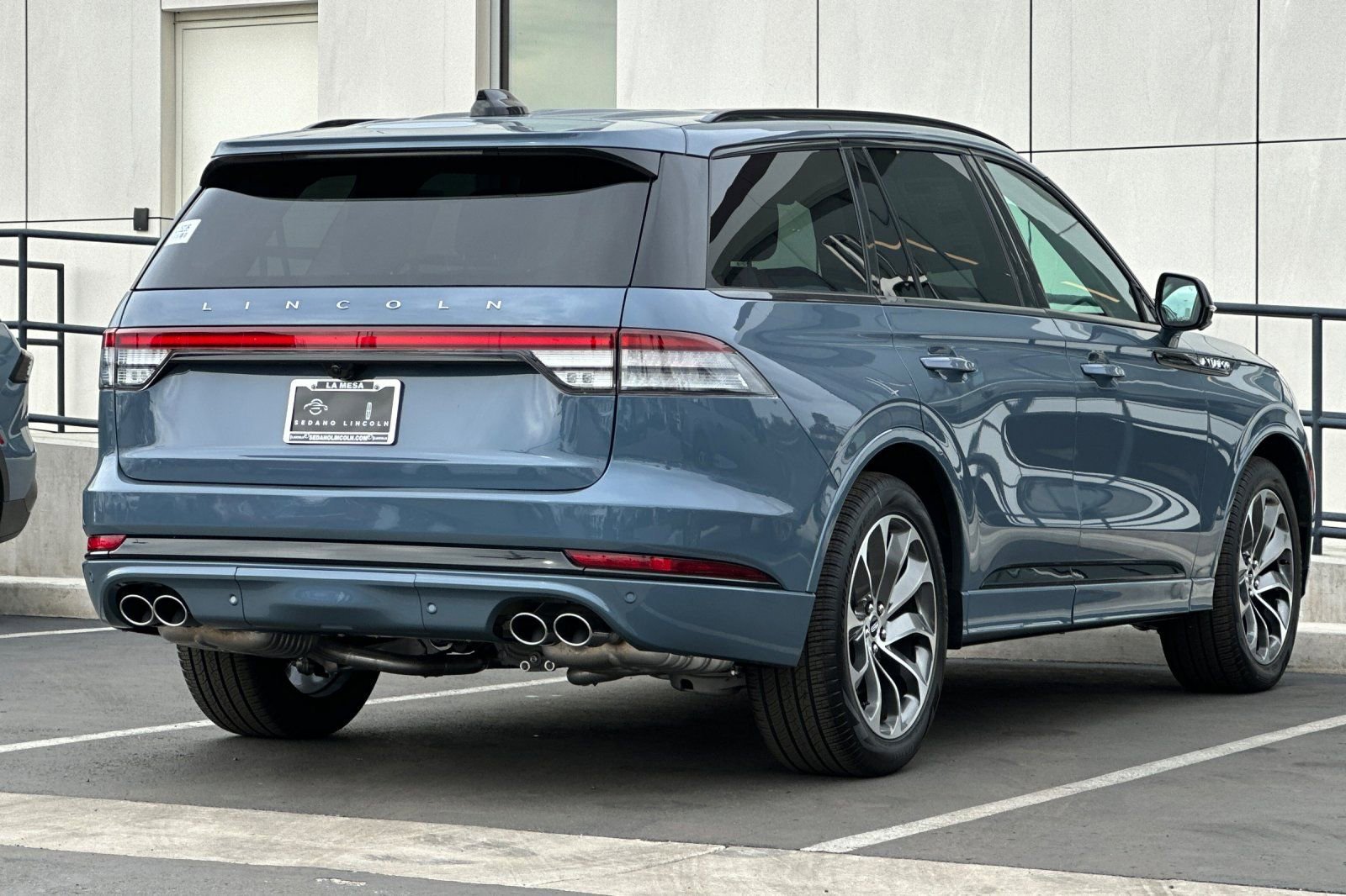 New 2026 Lincoln Aviator 2WD w/ Jet Appearance Package image 3