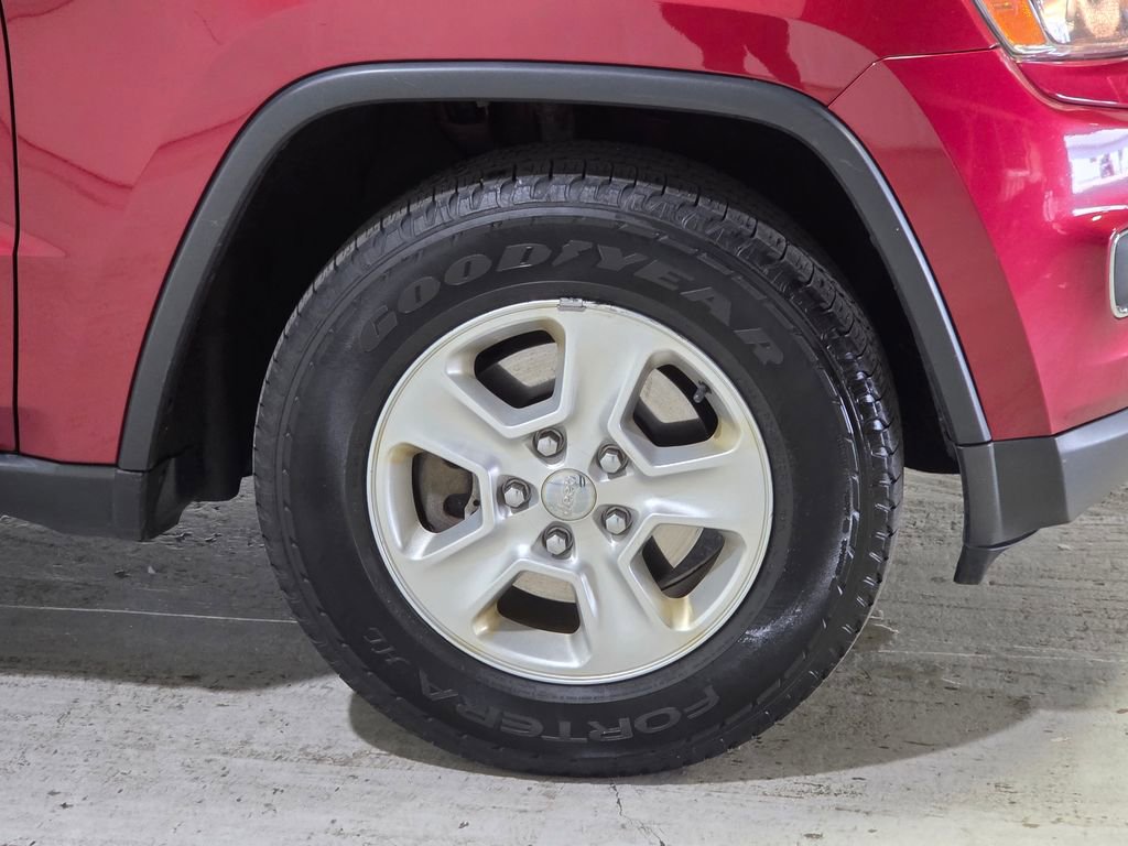 Used 2014 Jeep Grand Cherokee Laredo w/ Quick Order Package 23E AWD/4WD image 17