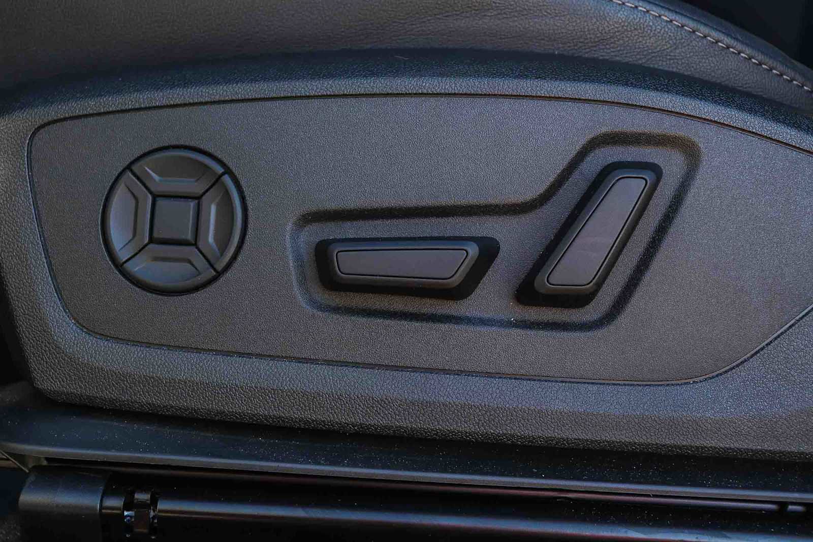 Used 2025 Audi Q6 e-tron Premium w/ Convenience Package image 24